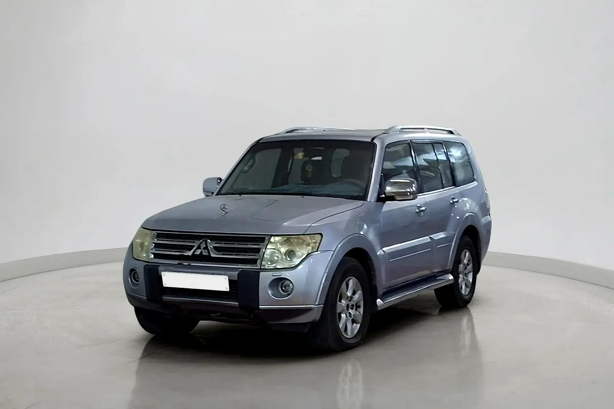Mitsubishi Pajero 2010 — photo 1 of 15