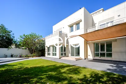 Fully Upgraded | Lake View | Vacant