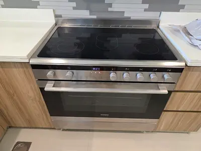 Siemens freestanding electric ceramic cooker Stove with a stainless steel finish and a 5-zone hob