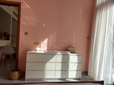White 6-Drawer Dresser / Chest in Good Condition