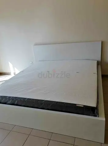IKEA malam king‑size bed (180 × 200 cm) with 2 storage drawers and an IKEA mattress ✨