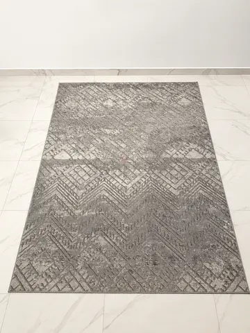 Grey geometric modern area rug - 160x240cm (approx)