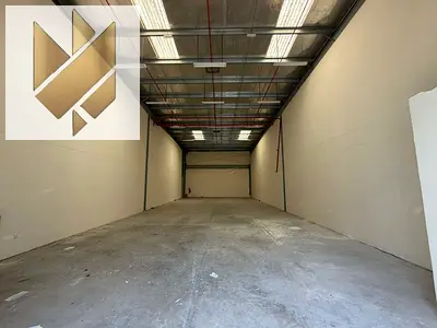 للإيجار السنوي – مستودع في الصناعية 10 – الشارقة فرصة ممتازة مساحة: 2400 قدم مربع
