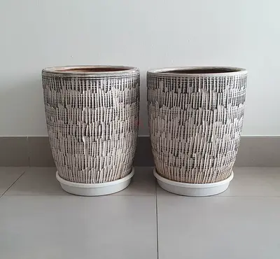 Set of 2 Ribbed White-Grey Decorative Planters/pots