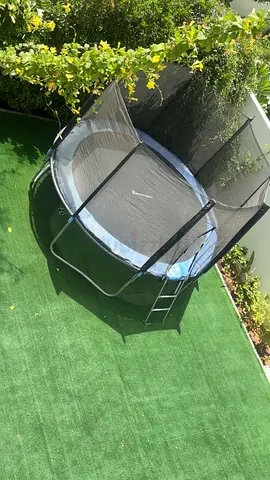 Lightly used Round Trampoline with Safety Net and Ladder - Almost perfect Condition