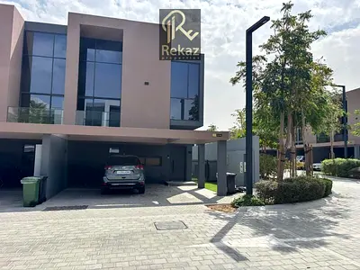 Luxury 3-Bedroom Master Townhouse for Rent in Robinia