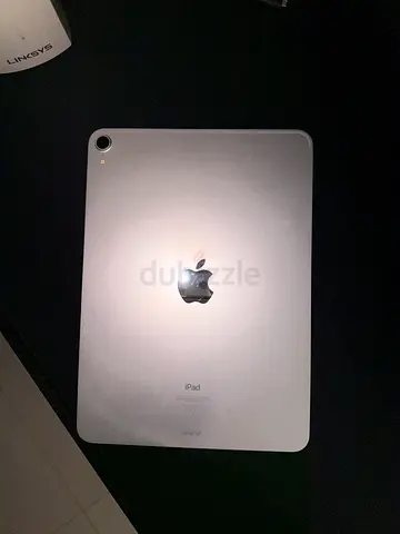 Apple iPad in good condition - Silver back