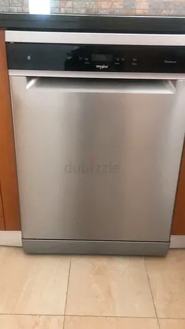 Whirlpool freestanding stainless steel dishwasher - good working condition