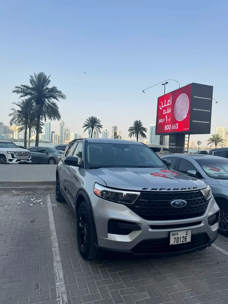 Ford Explorer 2021 — photo 1 of 3