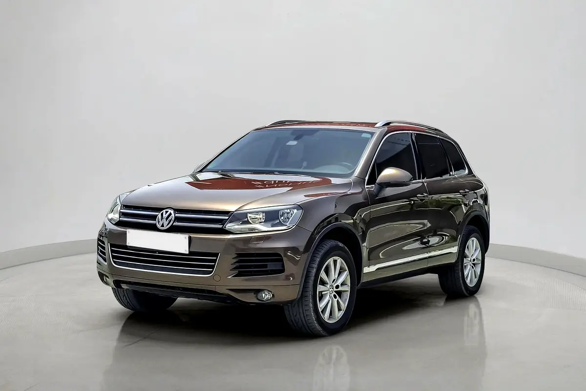 Volkswagen Touareg 2012 — photo 1 of 13