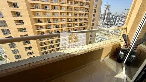 READY TO MOVE STUDIO WITH KITCHEN APPLIANCES