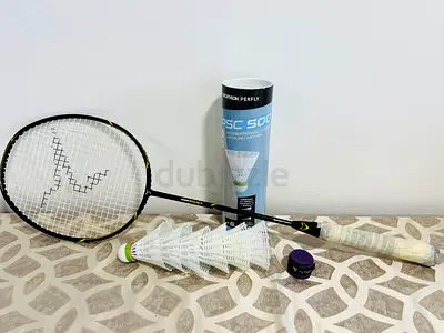 Decathlon carbon fiber badminton racket and 6 matching plastic shuttlecocks