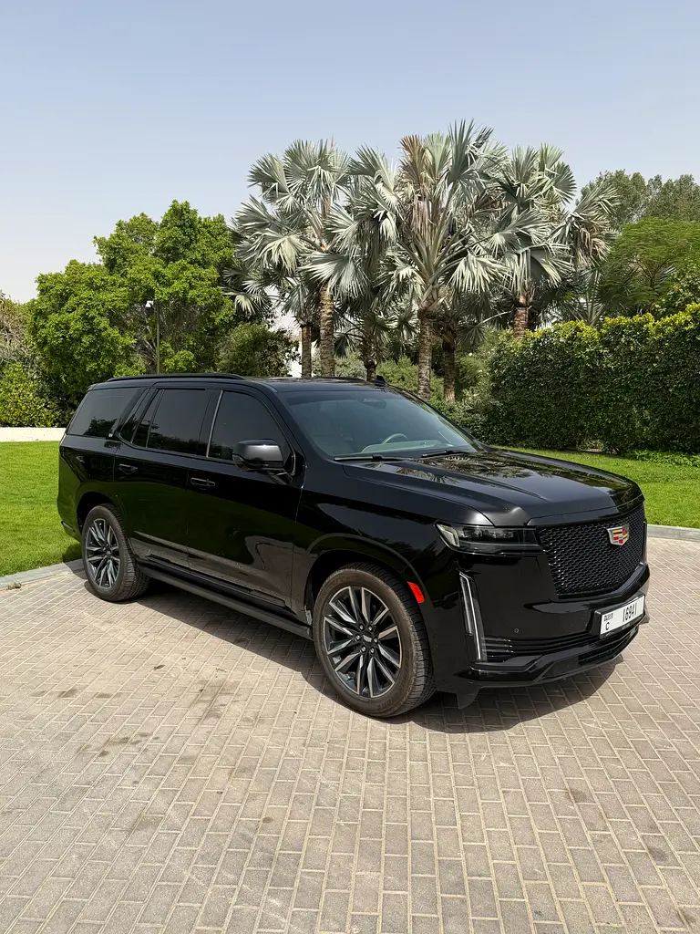 Cadillac Escalade 2023 — photo 1 of 7