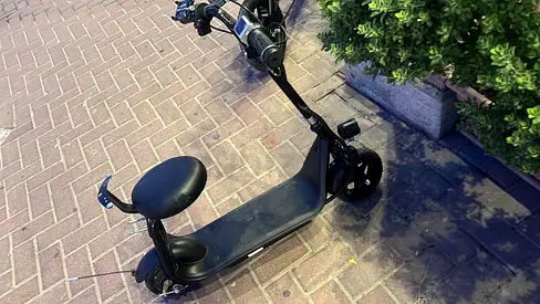 Electric scooter with seat — good condition