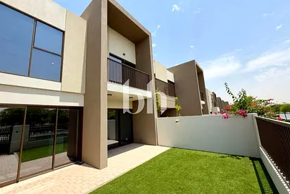 Single Row | Vacant Soon | Modern | Bright Layout