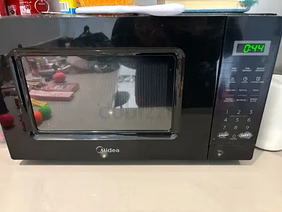 Midea countertop microwave - good working condition