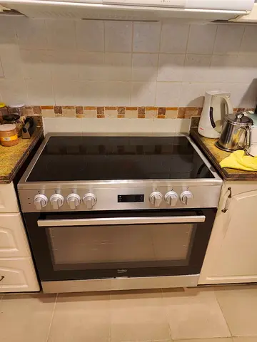 Beko Electric Ceramic Hob with oven 90cm - Good Condition