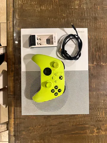 Super Clean - Like Brand New Microsoft Xbox One 1TB  with Controller and HDMI Cable