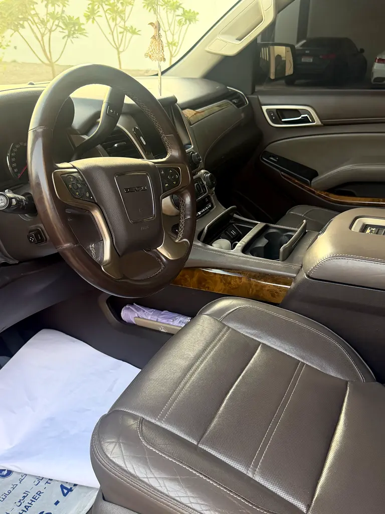 GMC Yukon 2015 — photo 1 of 11