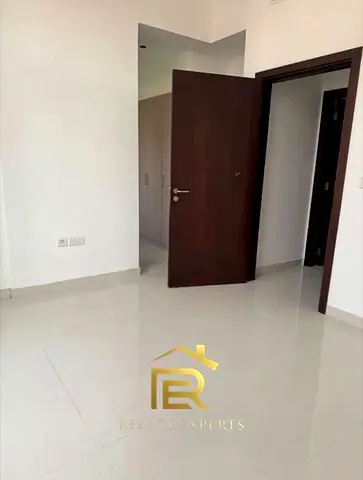 VACANT | BRIGHT AND SPACIOUS 2-BEDROOM + STORAGE ROOM