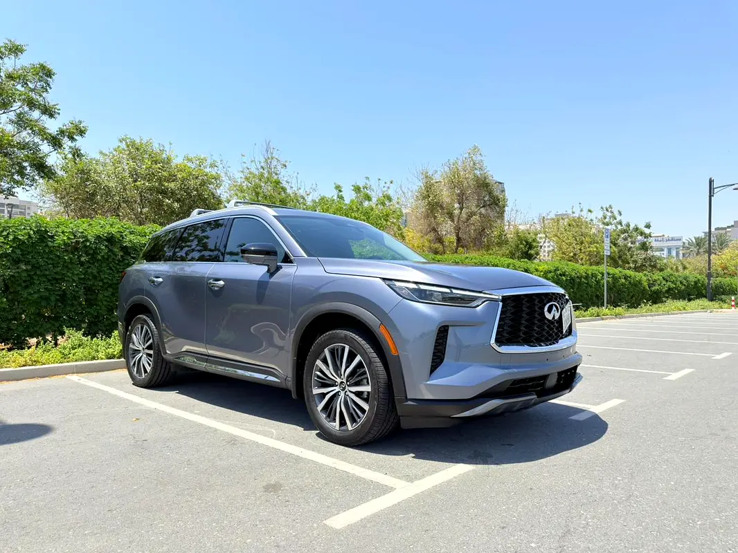 Infiniti QX60 2023 — photo 1 of 15