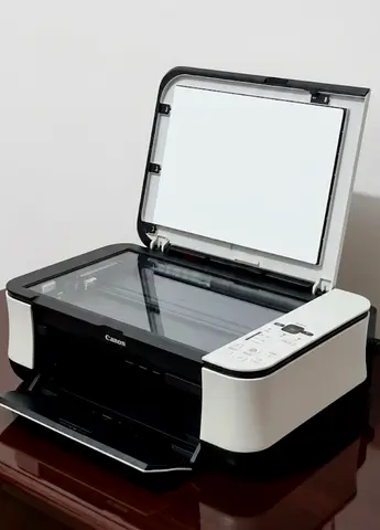 Canon All-in-One Inkjet Printer (Printer + Scanner) - Excellent Working Conditionطابعة كانون ممتازة
