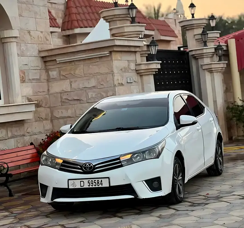 Toyota Corolla 2015 — photo 1 of 6