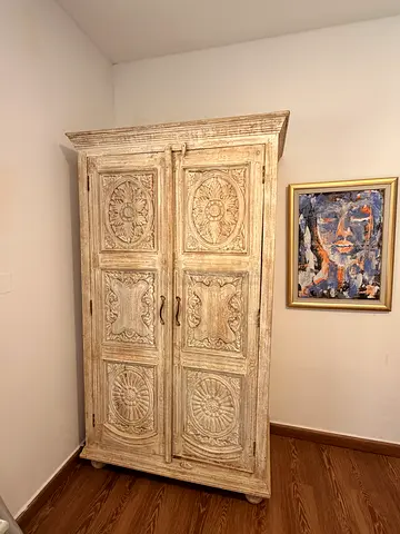 Closet two doors wood