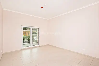 EXCLUSIVE | SPACIOUS | VACANT ON TRANSFER