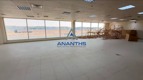 Spacious 800 Sqft Retail Shop Available in DIC