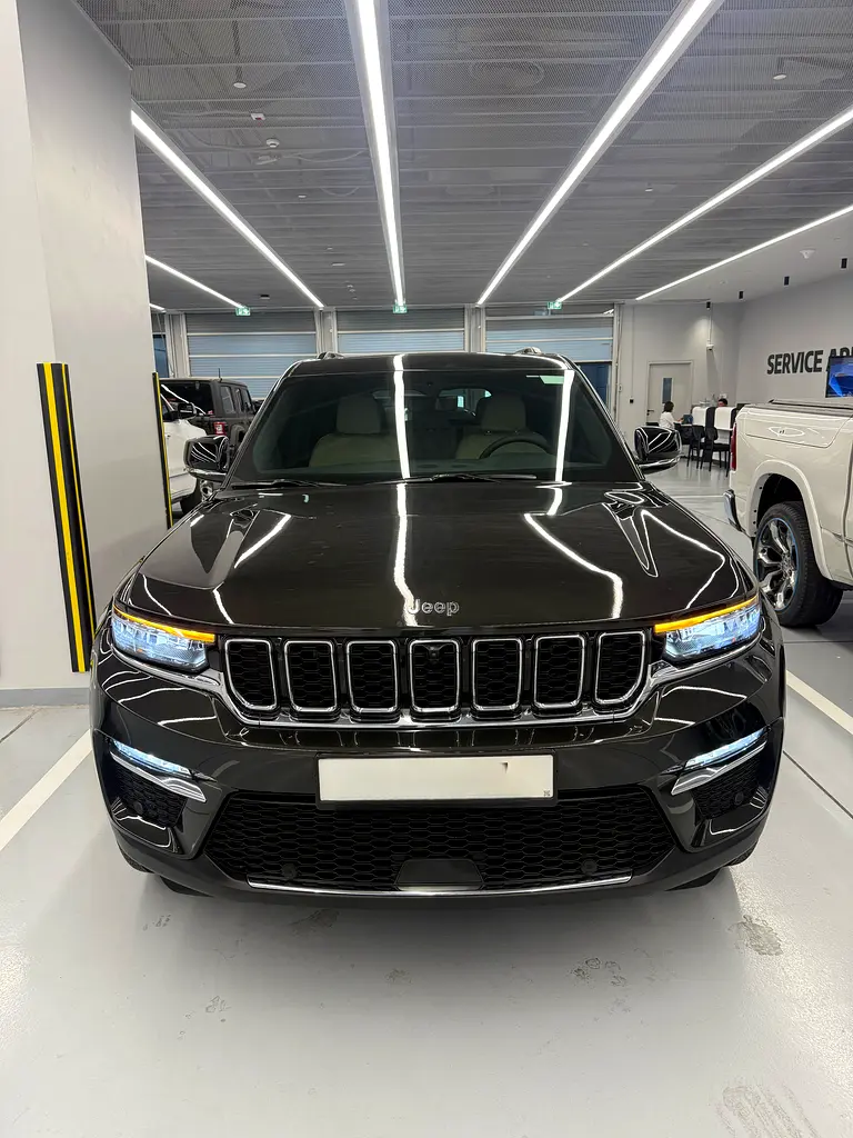 Jeep Grand Cherokee L 2024 — photo 1 of 4