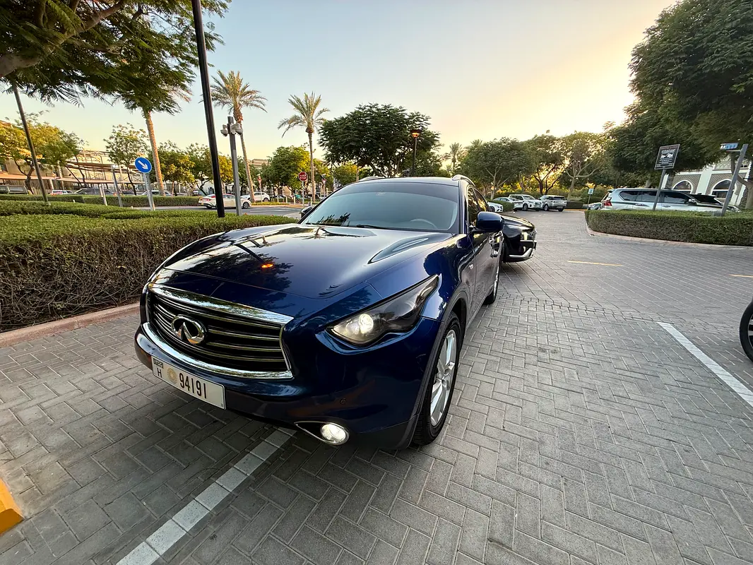 Infiniti FX45/FX35 2012 — photo 1 of 10