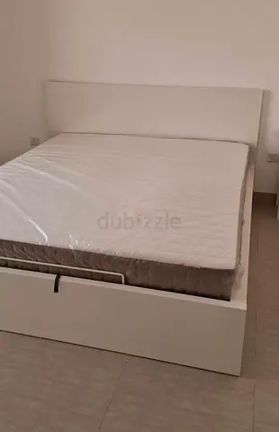 IKEA hydraulic king‑size bed (180 × 200 cm) with  IKEA mattress ✨