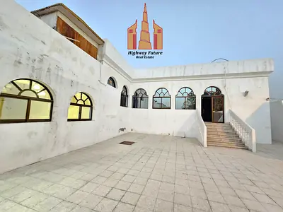 6 Bed rooom 3Bhk 1 Majlis + 3bhk + Majlis total 2 villa yard parking near park 125k last.