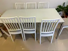 White glass-top dining table with 8 matching chairs - good condition