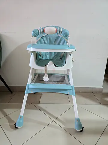 Light blue baby high chair with removable tray - good condition