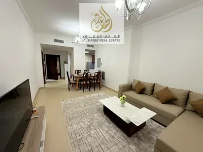 🏡✨ غرفة وصالة مفروشة للإيجار الشهري في عجمان – موقع مميز جداً 🔥🔥  فرصة رائعة للسكن الراقي داخل أبراج نظيفة وحديثة بمنطقة حيوية جداً في الجرف 2، مقا