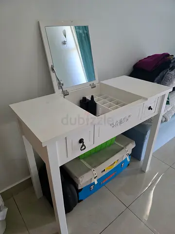 Dressing table
