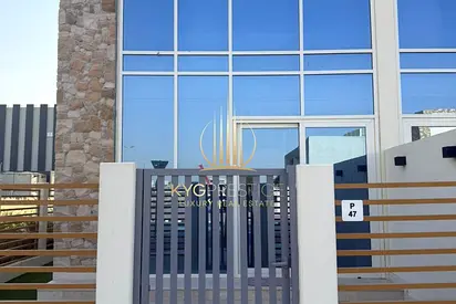 Corner Townhouse | Fully Furnished l Open Layout