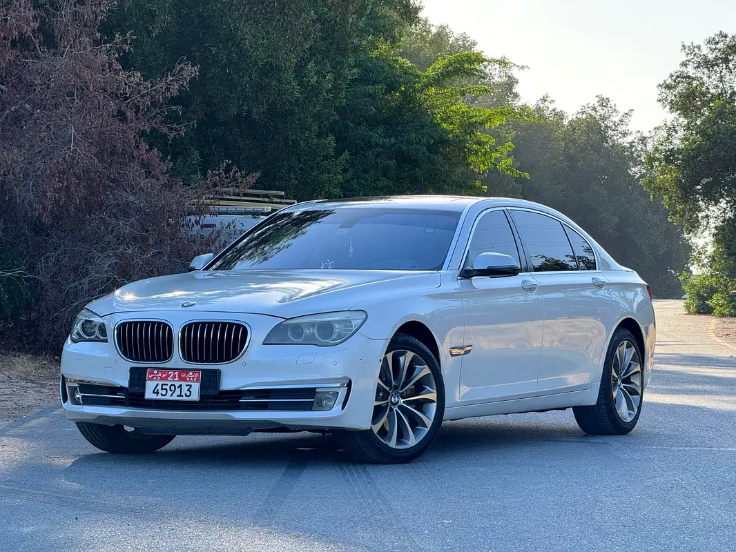 BMW 7-Series 2015 — photo 1 of 11