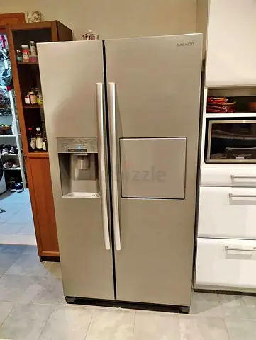 Daewoo Side-by-Side Refrigerator with Water/Ice Dispenser - Good Condition