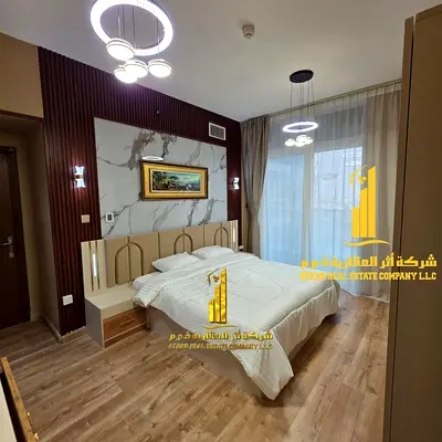 بإطلالة مفتوحه مميزة على المدينه شقة مفروشة غرفه وصالة مفروشه بالكامل فرش جديد راقي جدا بموقع مميز جدا شامله جميع الخدمات مع جيم، مسبح، باركينج خاص