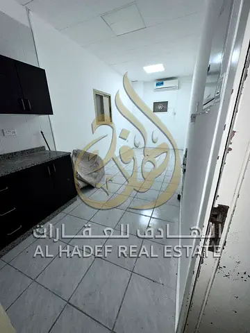 متاح الآن وحصري في المجاز 3 – الشارقة | استديو شامل جميع الفواتير | تكييف ومياه وغاز وصيانة مجاناً | ثاني صف من الكورنيش قريب من مسرح المجاز | الدفع ع