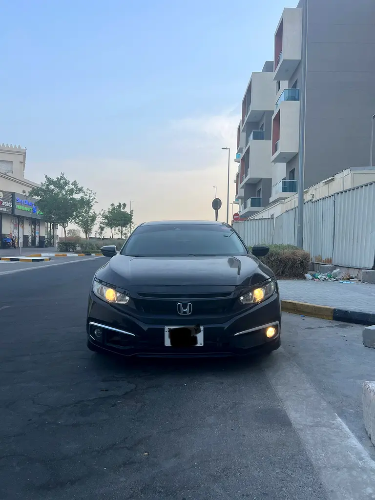 Honda Civic 2020 — photo 1 of 7