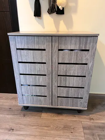 Shoe rack / Shoe cabinet