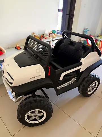 Mercedes Benz design- Large Electric Ride-On for Kids - Good Condition (can be controlled by remote)