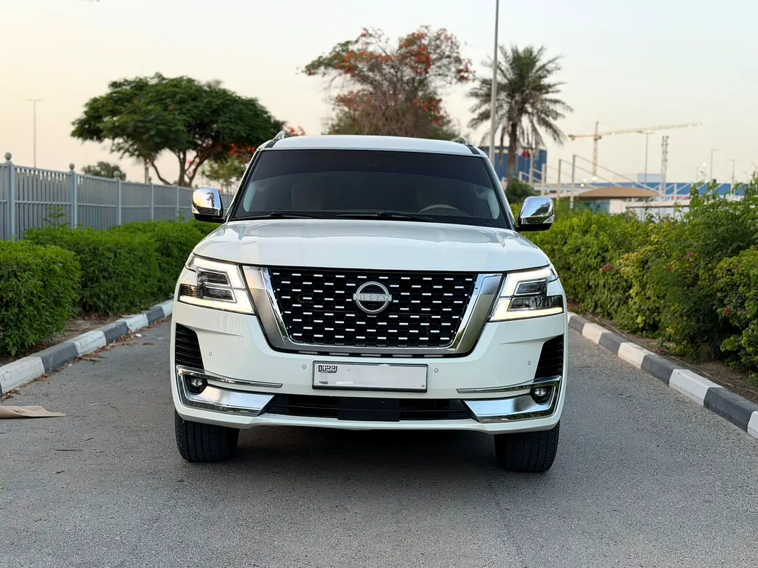 Nissan Patrol 2016 — photo 1 of 11