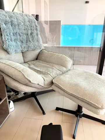 Lounge chair with ottoman