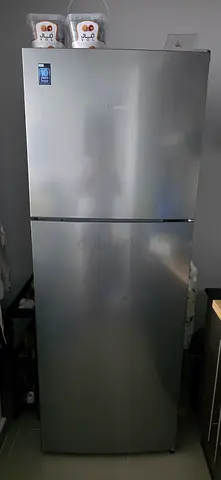 Refrigerator Siemens,used less than 5 months,warranty still Vaild.Same new brand excellent condition