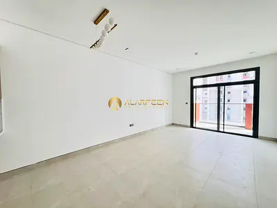شقة بغرفة نوم واحدة | AB Cavalier JVC | شرفة وإطلالة على وسط المدينة | تشطيبات حديثة